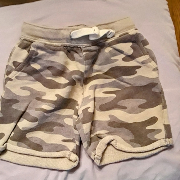 7 pairs of boys Shorts and 4 shirts - Picture 7 of 11